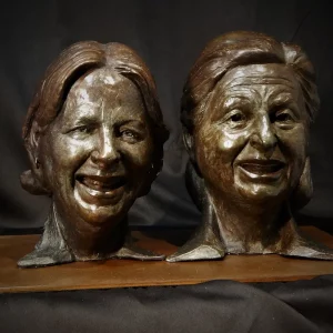 retratos de bronce personalizados de 2 amigas
