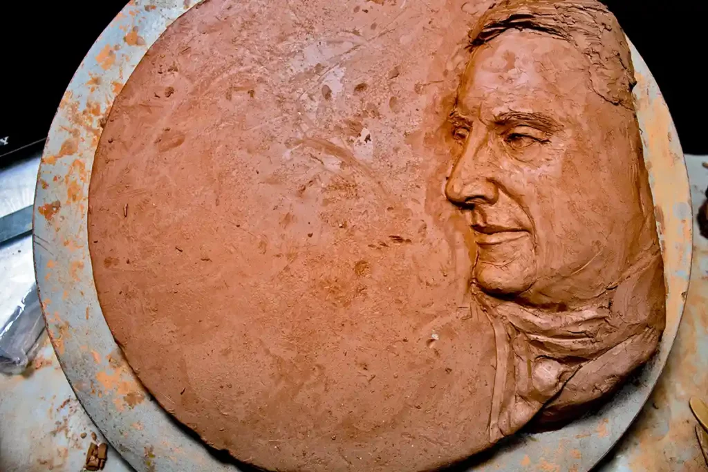 modelado de la escultura de bajorrelieve de goya